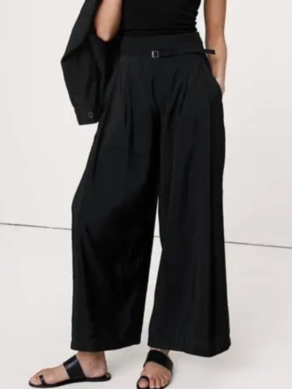 NWT! Banana Republic Black Drapey Luster Twill Pleated Wide-Leg Cropped Pant 10P